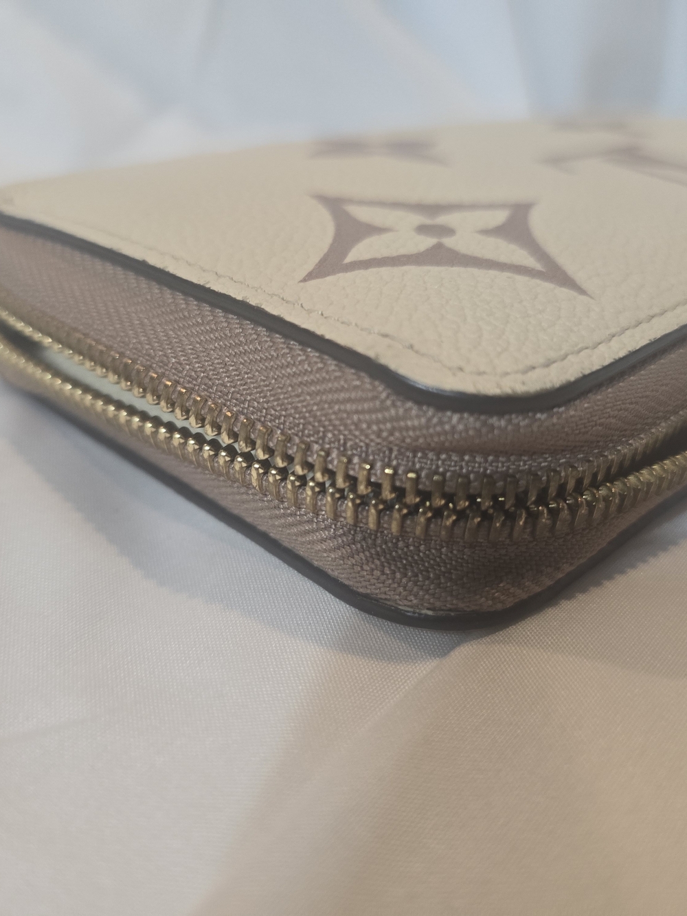 Authentic Louis Vuitton Empreinte Monogram Zippy Wallet - Cream/Tan Microchipped - Picture 10 of 16
